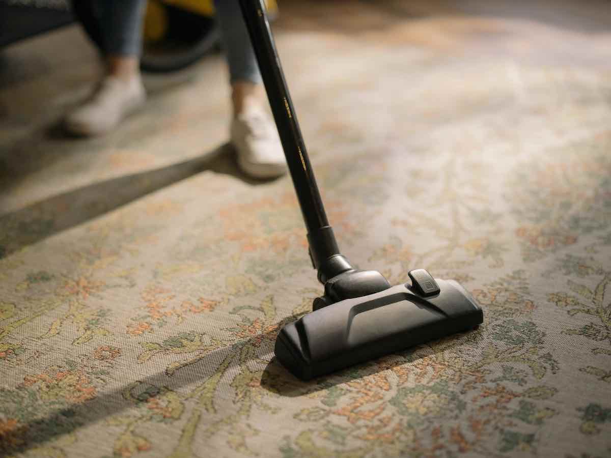 head of a vacuum cleaner cleaning a carpet