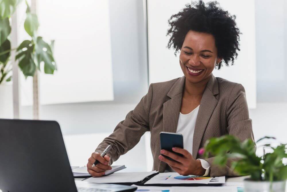 woman-in-office-smiling